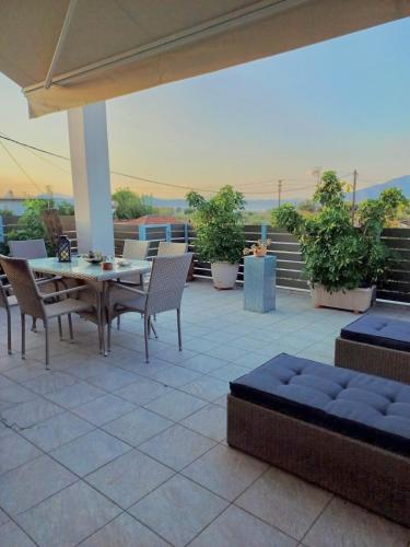 Balkons/terase, Nima's house, traditional flat with lake view in Agrilia (Aitolia kai Akarnania)