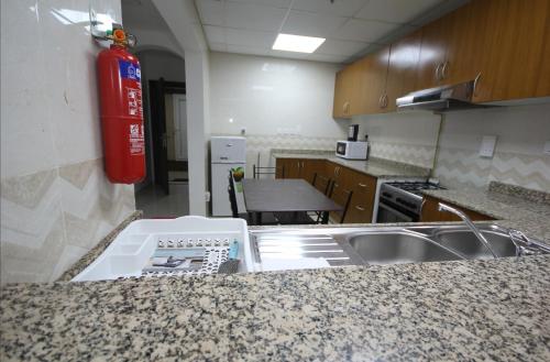 Cute Rooms and Small Partitions for Girls in Dubai- Female guests only فتيات فقط, Дубай (фото 5)