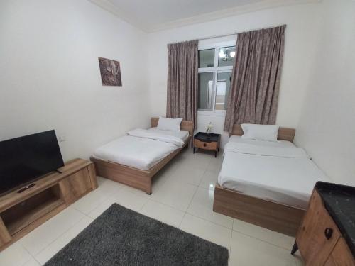 Cute Rooms and Small Partitions for Girls in Dubai- Female guests only فتيات فقط, Дубай (фото 2)