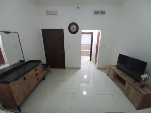Cute Rooms and Small Partitions for Girls in Dubai- Female guests only فتيات فقط, Дубай (фото 9)
