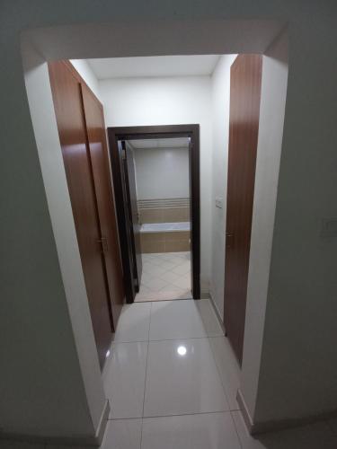 Cute Rooms and Small Partitions for Girls in Dubai- Female guests only فتيات فقط, Дубай (фото 7)