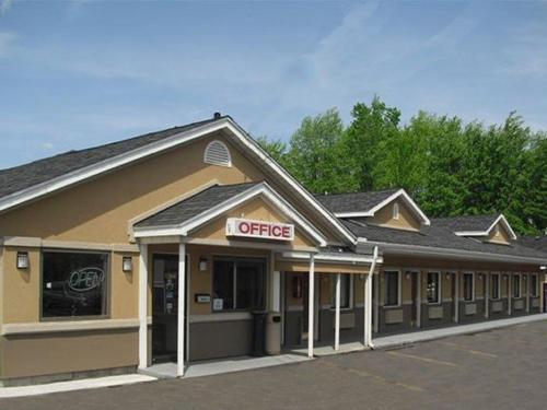 Red Carpet Inn Orchard Park - image 9