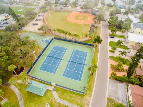Private 3 bedroom waterfront Villa with pool in Clearwater Beach, USA
