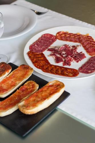 Hotel Vilamarí - image 2