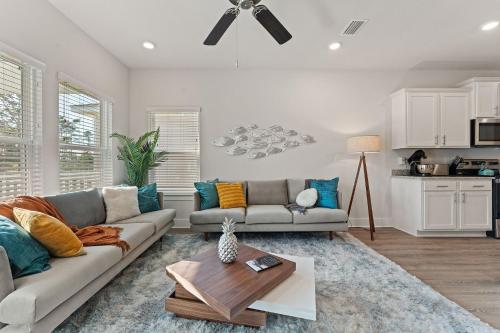 Mins to the Beach/King Beds/Arcade-Snowbird Deals!