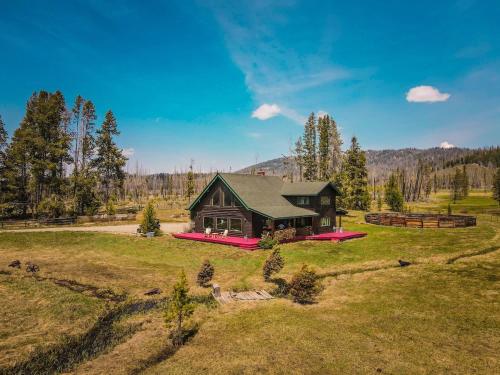 . Stanley Spacious Home with Panoramic Views