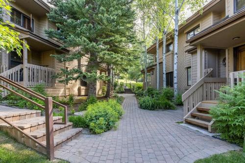 Sun Valley Condo on the Green with Dollar Views thumb 4