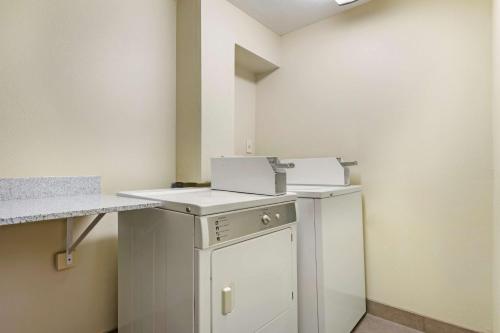 Best Western Plus Altoona Inn - image 11