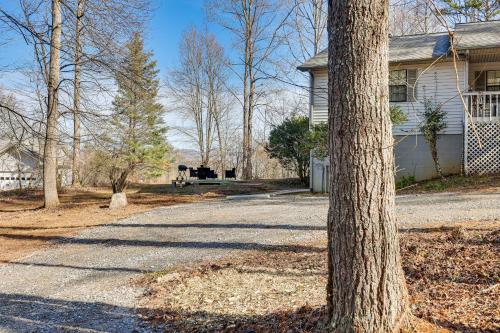 Pet-Friendly Blairsville Duplex with Mountain Views!