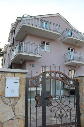 Apartments Villa Pirosi