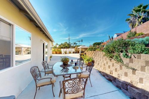 Sunlit Spaces in Vista, USA