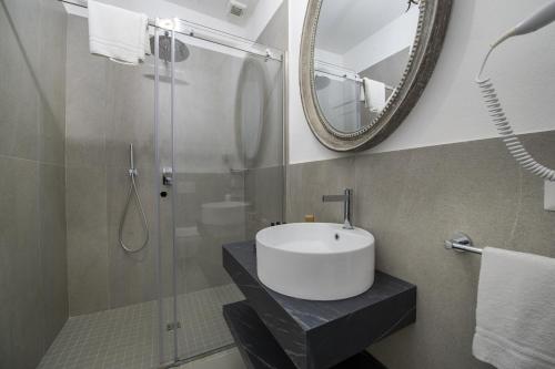 My Exclusive Italy - Villa Chianti with infinity pool and vineyard view