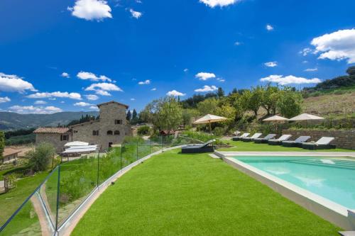 My Exclusive Italy - Villa Chianti with panoramic pool on the vineyard
