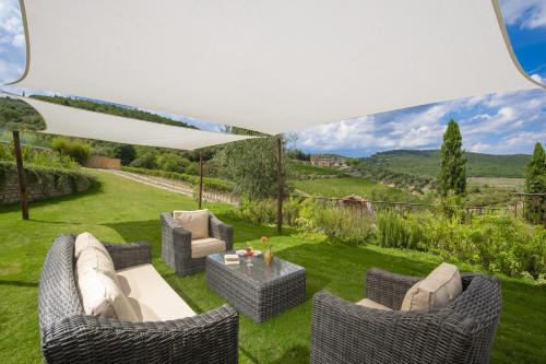 My Exclusive Italy - Villa Chianti with panoramic pool on the vineyard
