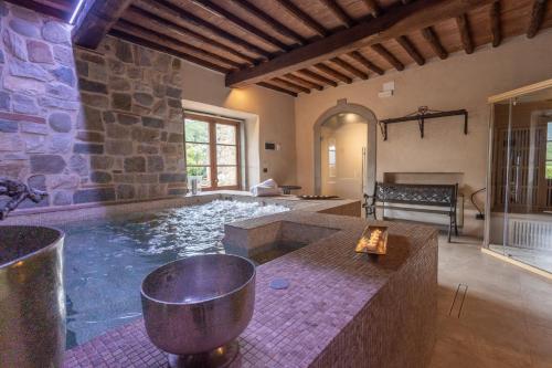 Villa Chianti with exclusive pool and typical barn