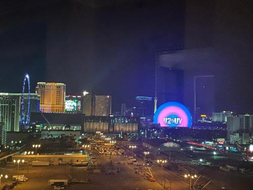 Signature MGM Suite with Strip and Sphere View, Las Vegas (photo 2)