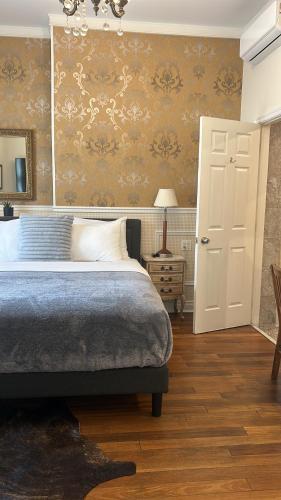 Deluxe Suite image 9