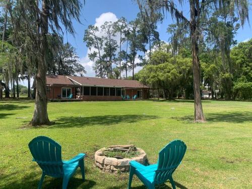Relax and enjoy our Peaceful Lakefront Home in Odessa, USA