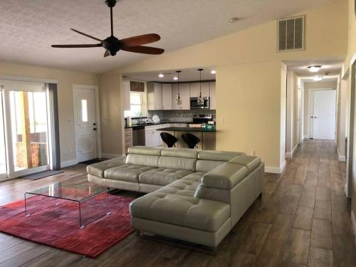 Relax and enjoy our Peaceful Lakefront Home in Odessa, USA
