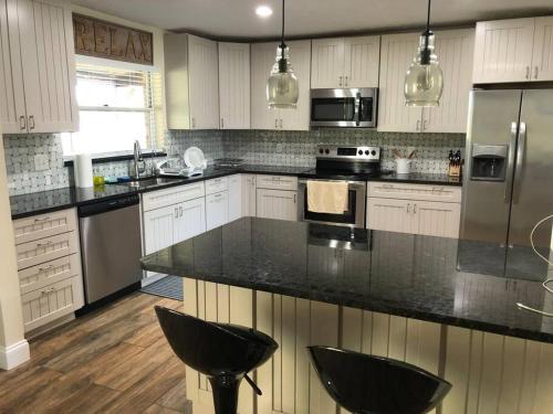 Relax and enjoy our Peaceful Lakefront Home in Odessa, USA
