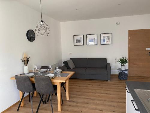 Apart Mark, Stanz bei Landeck - Moderne Wohnung in sonniger Lage in Stanz bei Landeck, Österreich