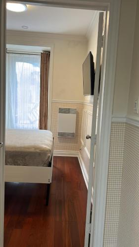 Deluxe Queen Suite image 5