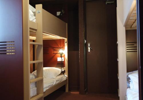 10-Bed Mixed Dormitory Room