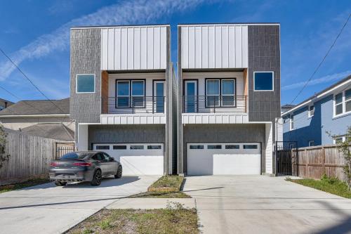 Houston Retreat with Balcony, 1 Mi to Toyota Center! in Houston, USA