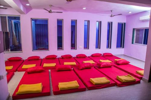 Mixed Dormitory Room image 7
