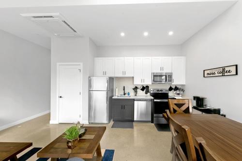 King Bed, Downtown Steps from Bengals & Reds, Minutes to OTR, TQL, HardRock, Cincinnati (foto 5)