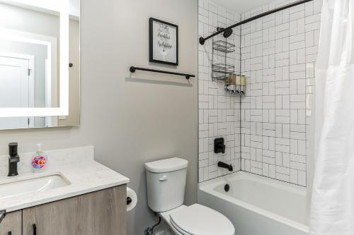 King Bed, Downtown Steps from Bengals & Reds, Minutes to OTR, TQL, HardRock, Cincinnati (foto 10)