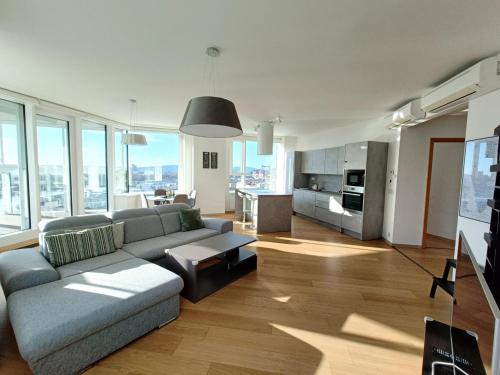 SAG Panorama Apartment 3 rooms 19th floor Great view Free parking, Bratysława (zdjęcie 3)