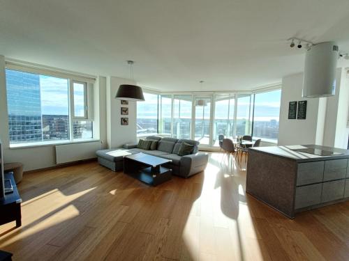 SAG Panorama Apartment 3 rooms 19th floor Great view Free parking, Bratysława (zdjęcie 5)