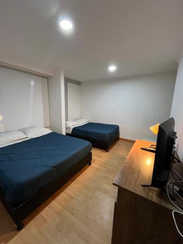 1 queen bed, 1 double bed