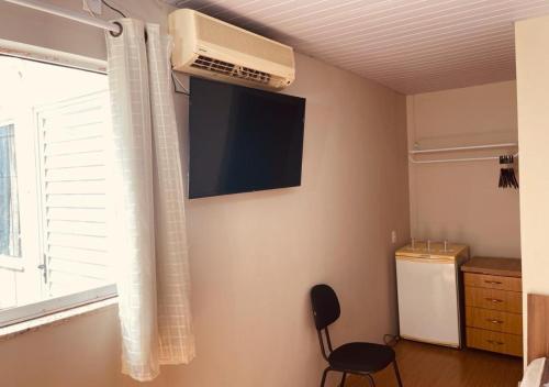 Triple Room with Private Bathroom image 3