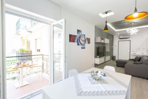 New & Stylish two Bedroom Apartment with Balconies