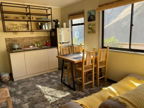 virtuve, Cabañas Miraelqui (Cabanas Miraelqui) in Pisko Elkvi