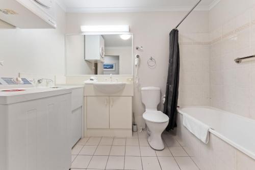 Horizons 216 - Deluxe Lake Front Studio l Pool l Tennis l Air-Con, Jindabyne (fotografie 6)