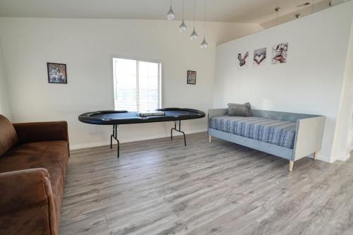Beautiful 3 Bedroom Vacation Home, 15 Min from Agua Caliente Casino & the Strip in Desert Hot Springs, USA