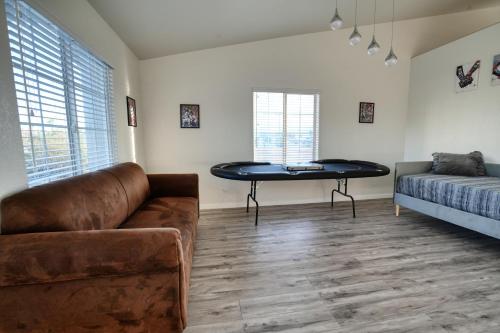 Beautiful 3 Bedroom Vacation Home, 15 Min from Agua Caliente Casino & the Strip in Desert Hot Springs, USA