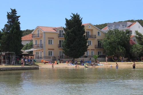 Apartments by the sea Kraj Pasman - 3460
