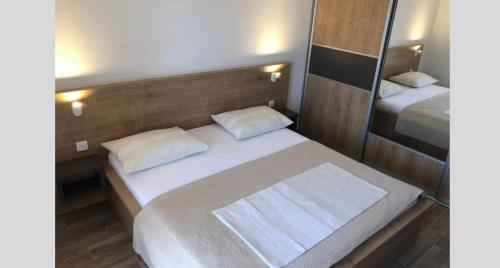Two-Bedroom Apartment with Terrace image 7