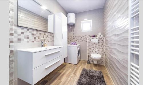 Two-Bedroom Apartment with Terrace image 5