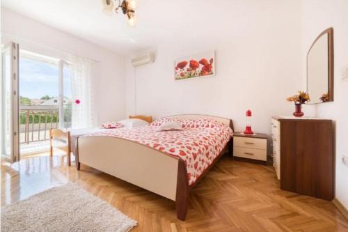 Two-Bedroom Apartment with Terrace image 9