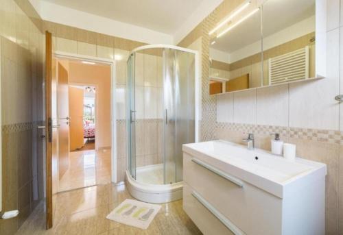 Two-Bedroom Apartment with Terrace image 7