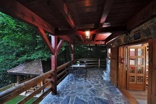 陽台/露台, Apartment Drvena kuca Mreznica in 斯維薩