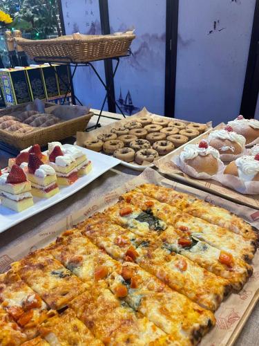 Wenjun Courtyard Hotel ---5 mins walk from Tonghuimen metro station, near Tianfu square, close by culture park and Sichuan opera house, English speaking service, local tours