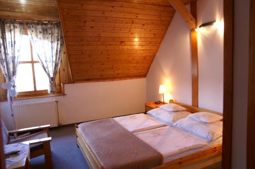 Öreg Halász Hotel és Étterem in Tát