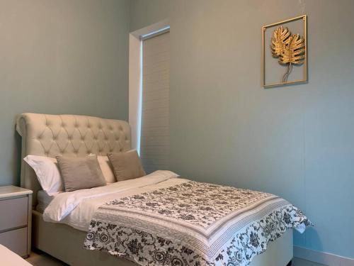 Lux High Rise Marina Apartment - image 5