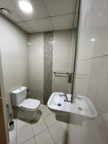 Lux High Rise Marina Apartment - image 11